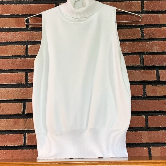 Tommy Hilfiger Sweaters - Tommy Hilfiger Sleeveless Sweater SZ - S/P